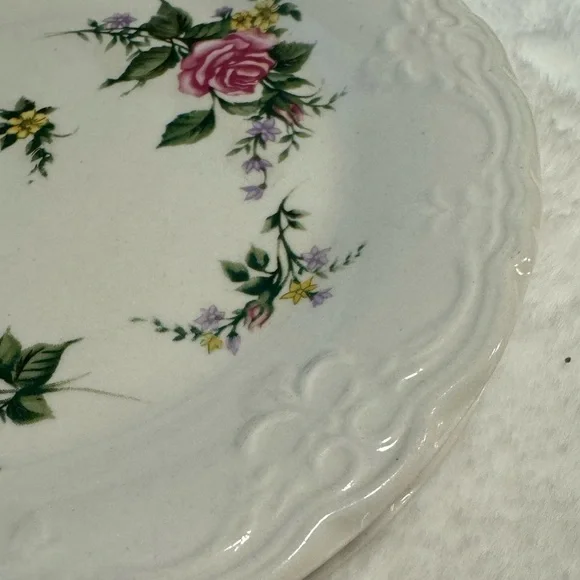 Beverly Rose White Pink Floral Dinnerware Salad Plates Elegant Cottagecore VTG - Picture 6 of 11